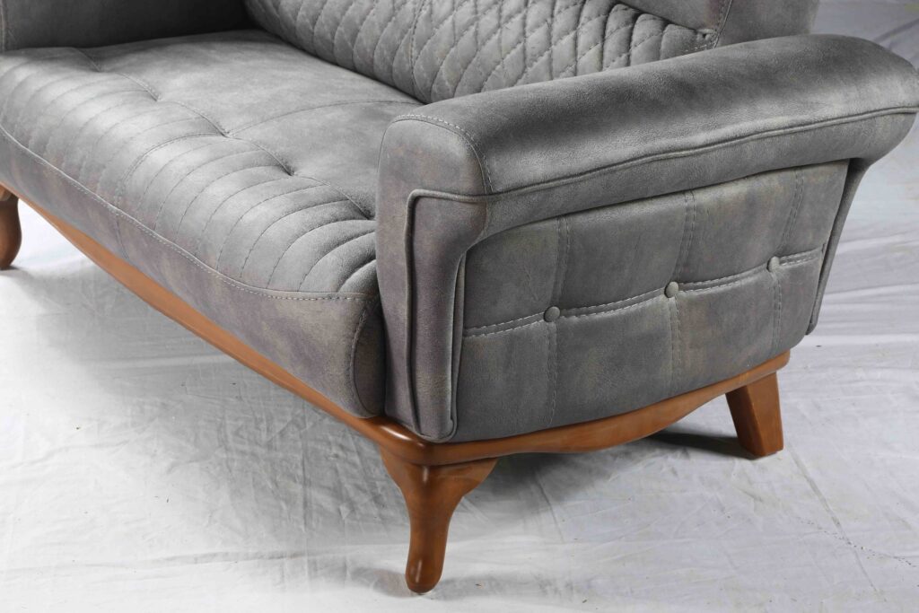 انتخاب مناسب: پارچه یا چرم؟